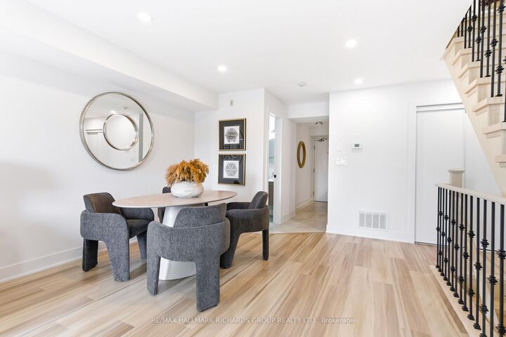 Property Photo:  118 Finch Avenue W 8  ON M2N 7G2 