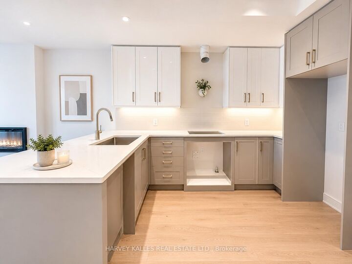 Property Photo:  19 Innes Avenue  ON M6E 0B2 