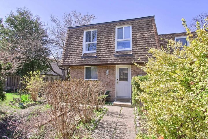 Property Photo: 5 Penwick Crescent ON L4C 5B3