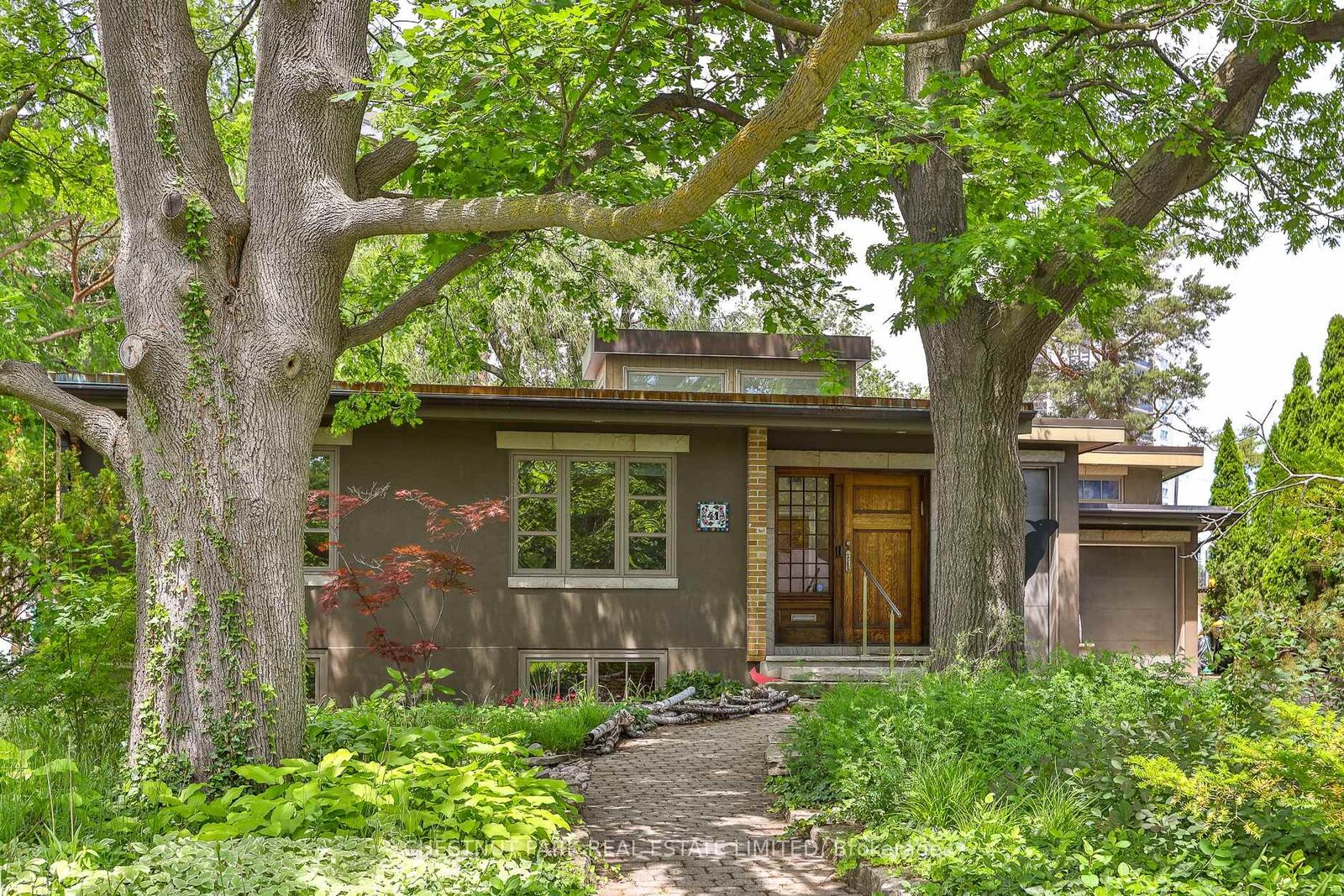 Property Photo: 41 Hurlingham Crescent ON M3B 2P9