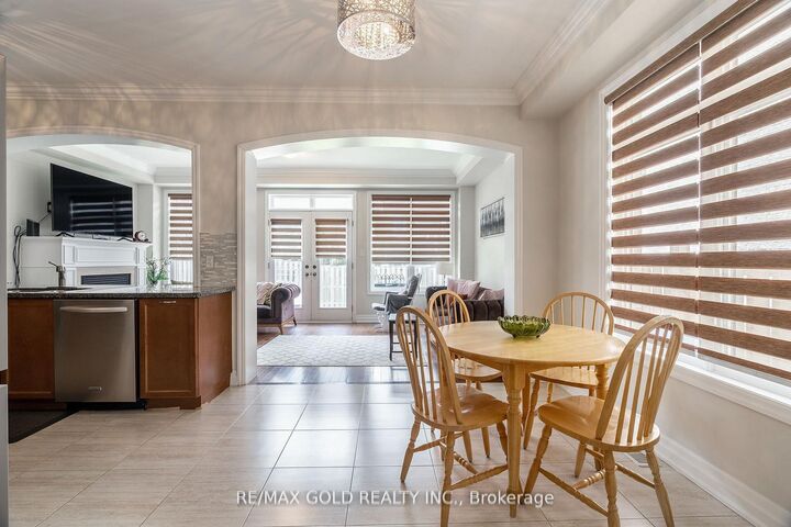54 Robert Berry Crescent — photo 1