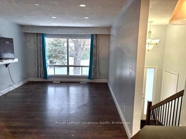 Property Photo: 40 Rue Vanier N/A ON L9M 0J2