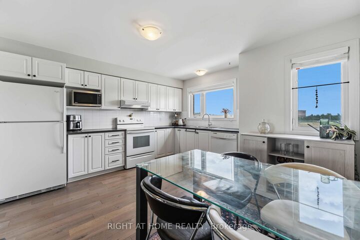 Property Photo: 354 Brettonwood Ridge ON K2T 0H8