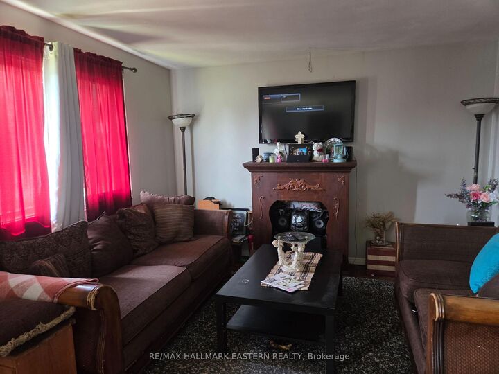 Property Photo: 618 Donegal Street ON K9H 4M5