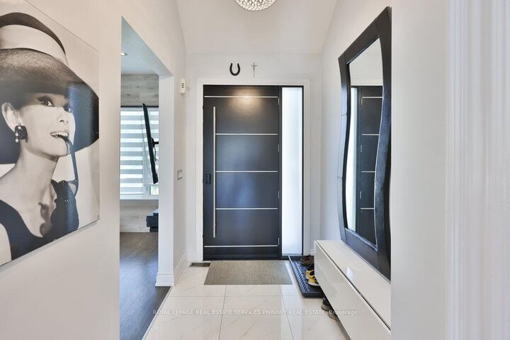 Property Photo:  880 6th Street  ON L5E 1N6 