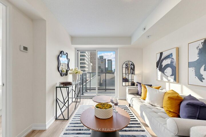 Property Photo: 1420 Dupont Street 603 ON M6H 0C2