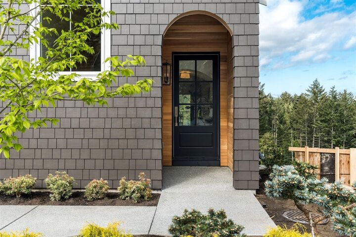 Property Photo: 1252 Cedarbrook Way BC V9B 6J8