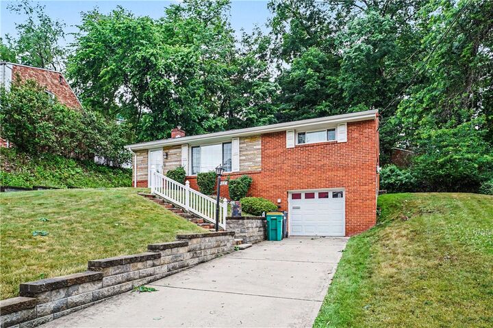 Property Photo: 104 Longmount Dr PA 15214