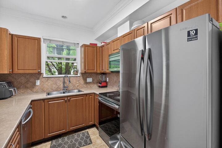 1010 Ewen Avenue 25 — photo 1