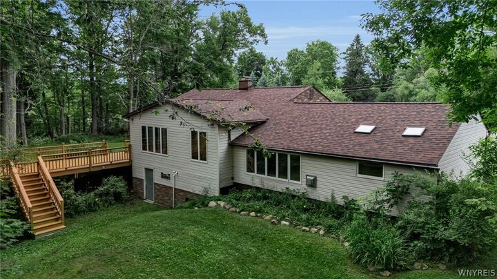 Property Photo:  997 Sweet Road  NY 14052 