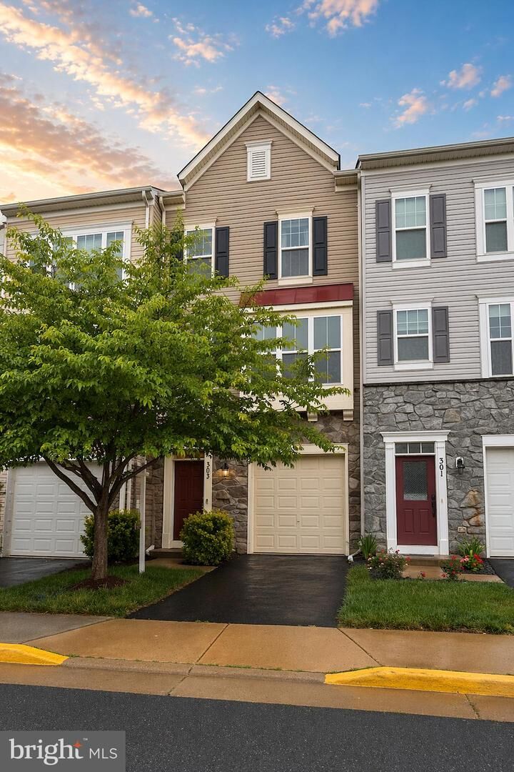 Property Photo: 303 Miles Hawk Terrace VA 20132