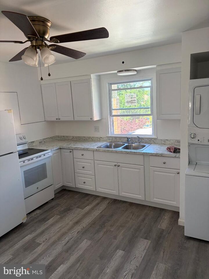 Property Photo: 500 S East Avenue B NJ 08360
