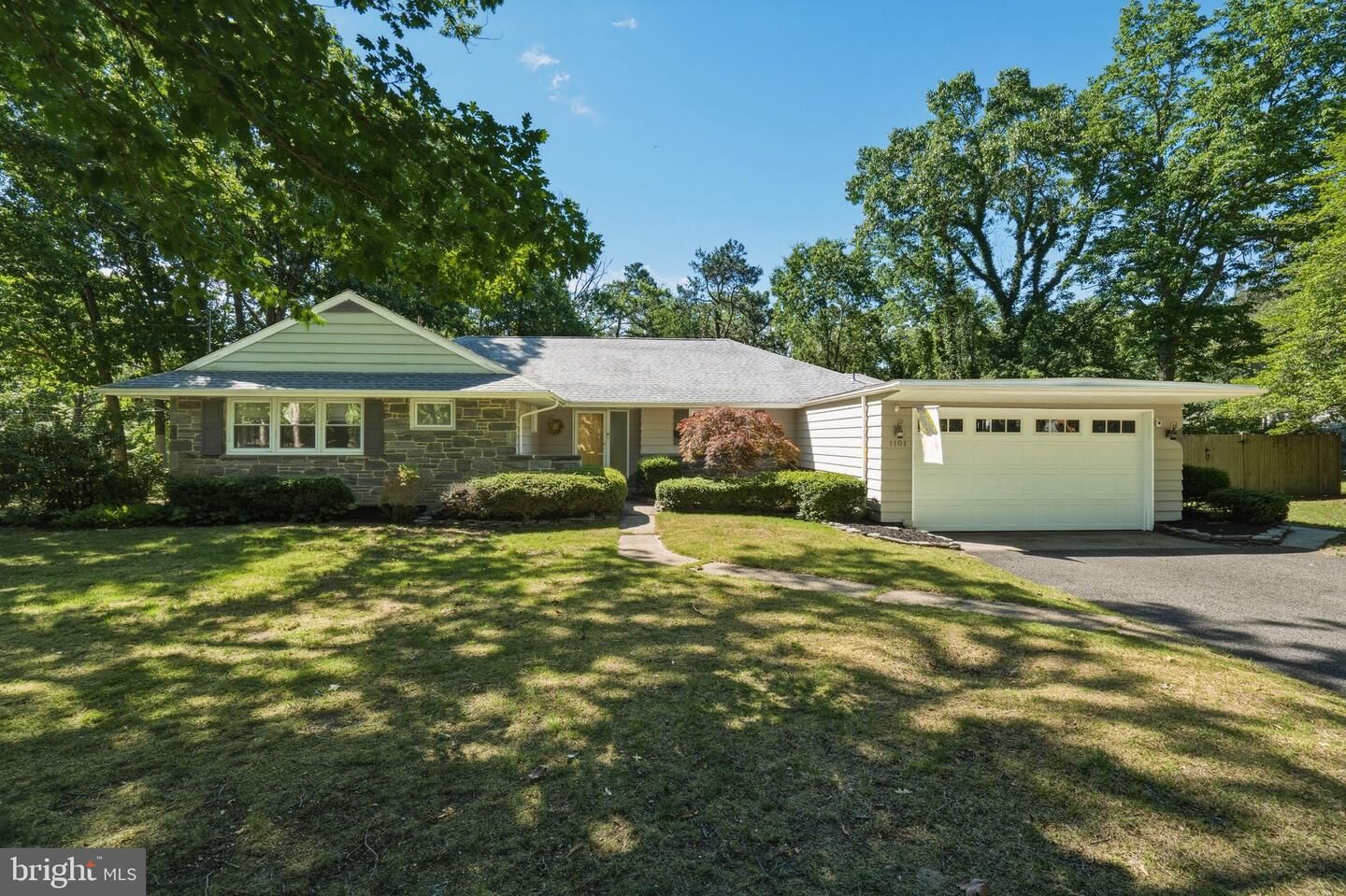 Property Photo:  