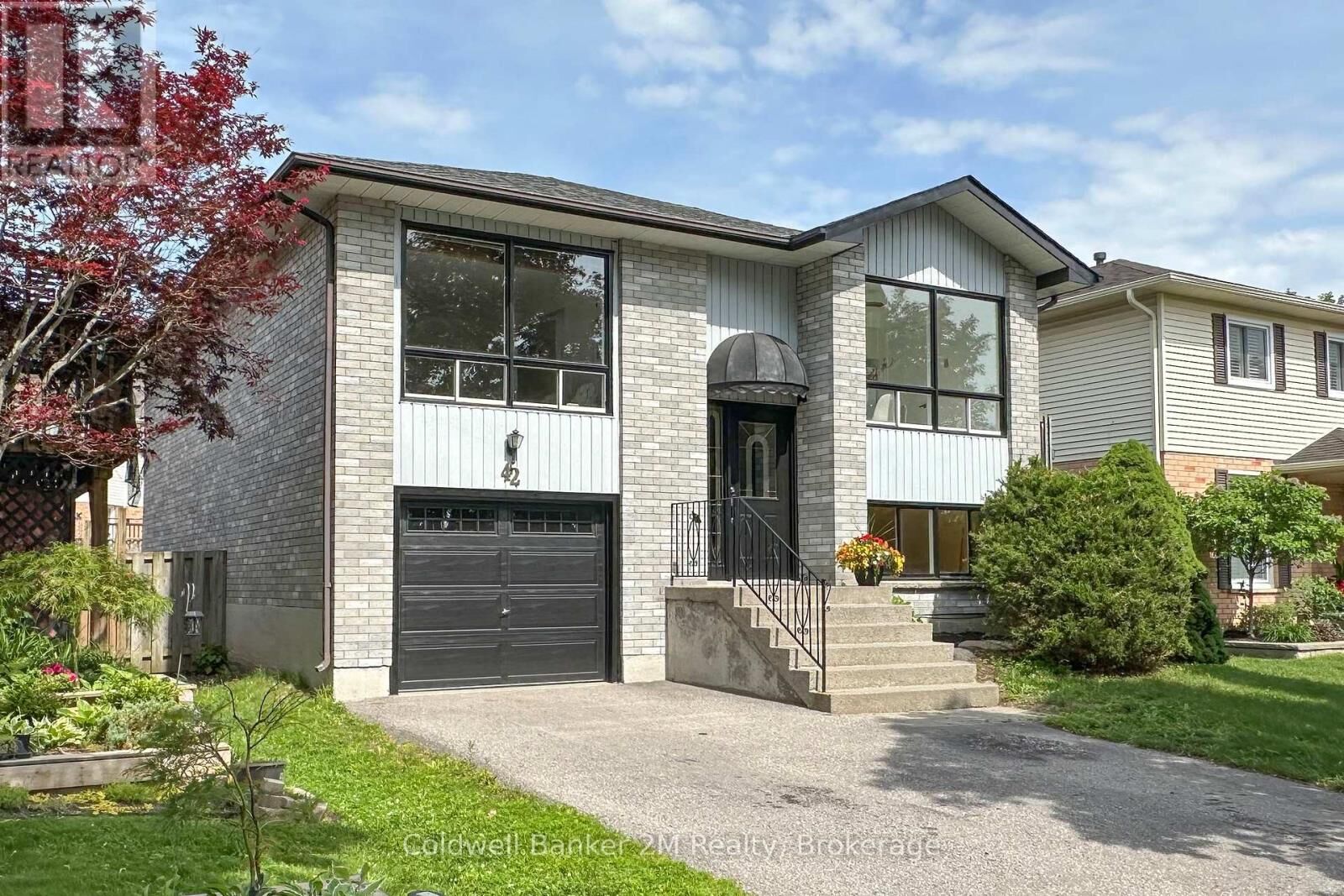 Photo de la propriété:  42 Kintyre Street  ON L1E 2E4 
