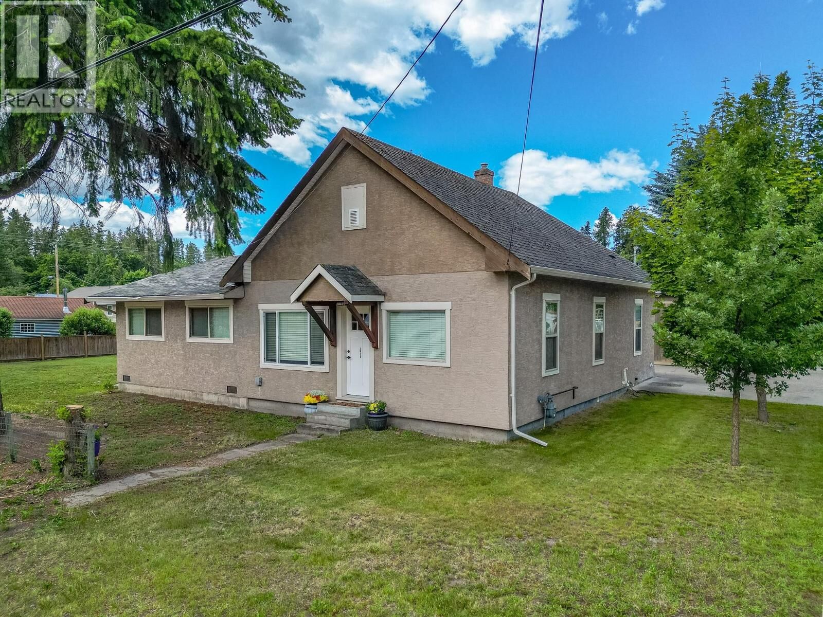 Property Photo:  2875 Becker Street  BC V0E 1B2 