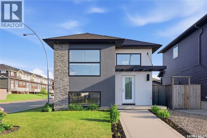 Property Photo:  487 Kloppenburg Street  SK S7W 0N8 