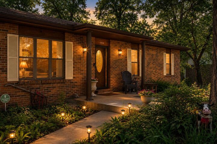 Property Photo: 304 Oakridge Ct MO 65203