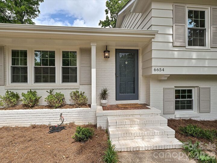 Property Photo: 6654 Brookcrest Drive NC 28210