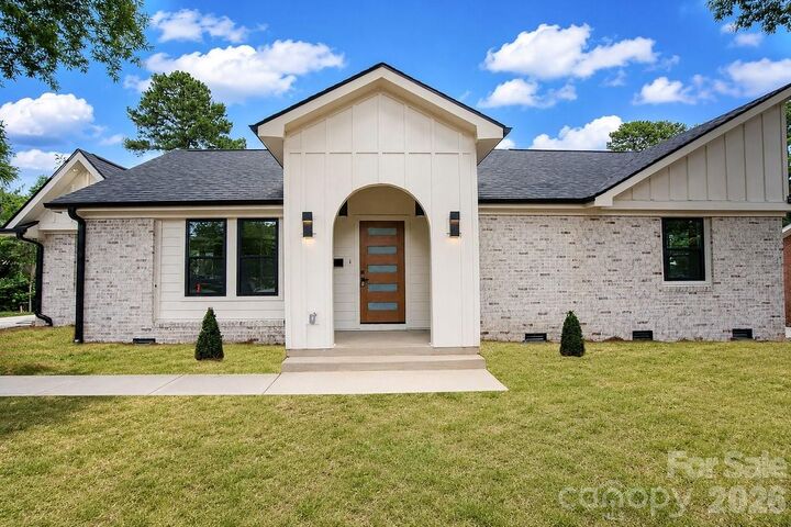 Property Photo: 409 Scaleybark Road NC 28209
