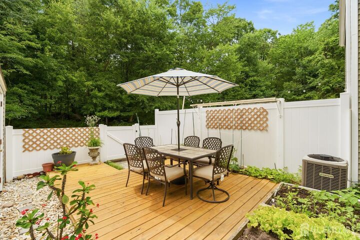 Property Photo:  11 Aspen Court  NJ 08852 