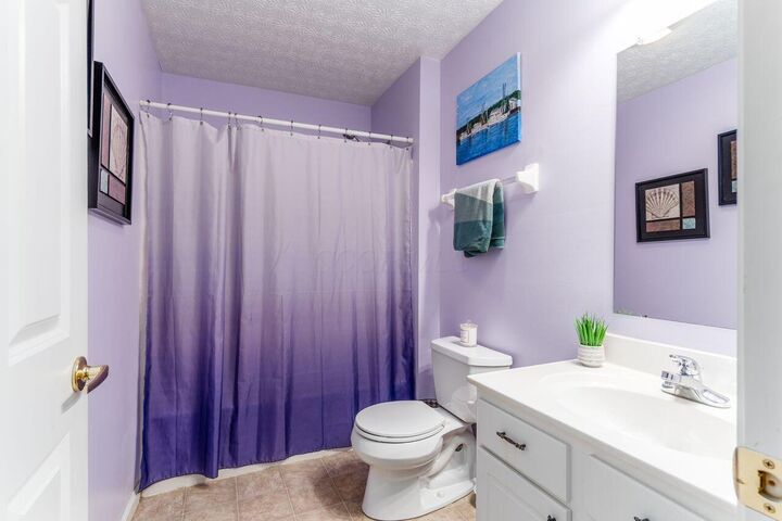 Property Photo:  220 Shelbourne Forest Way  OH 43015 