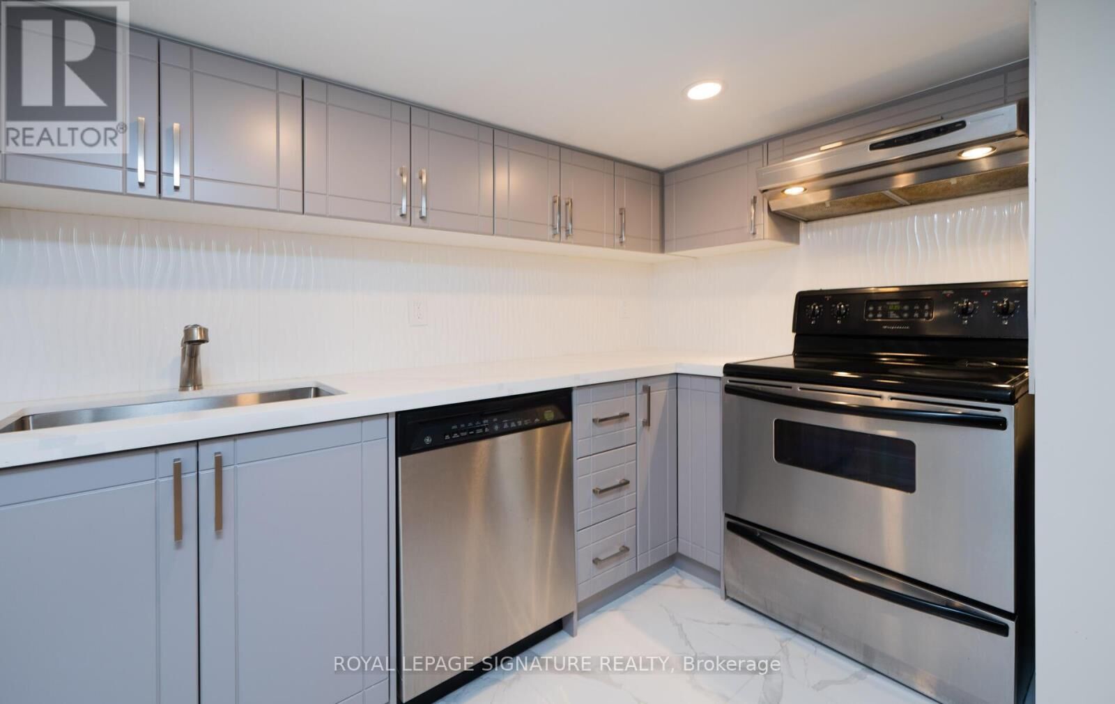 Property Photo: 263 Hounslow Avenue Bsmt ON M2N 2B7