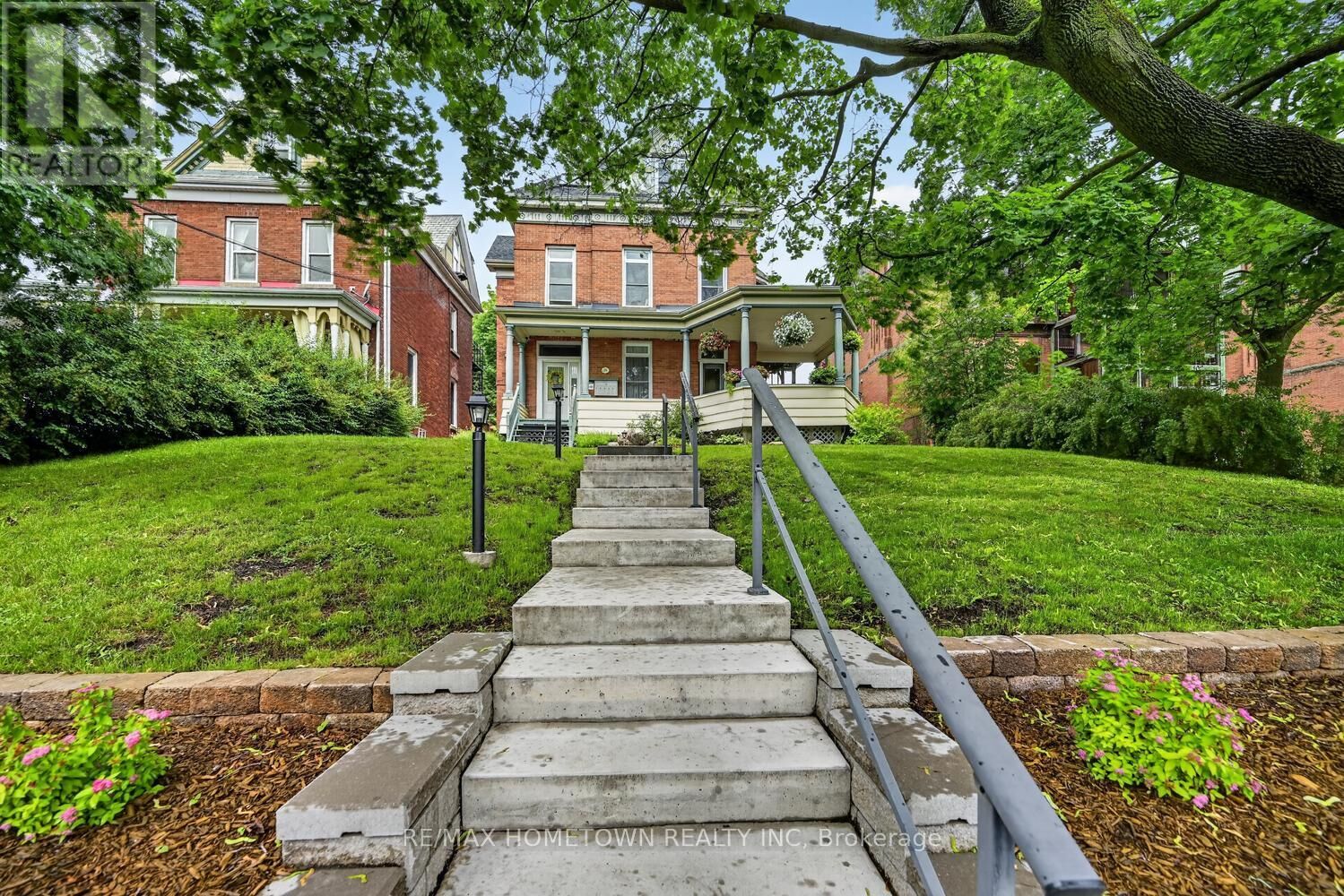 Property Photo: 98 Pine Street ON K6V 1G9