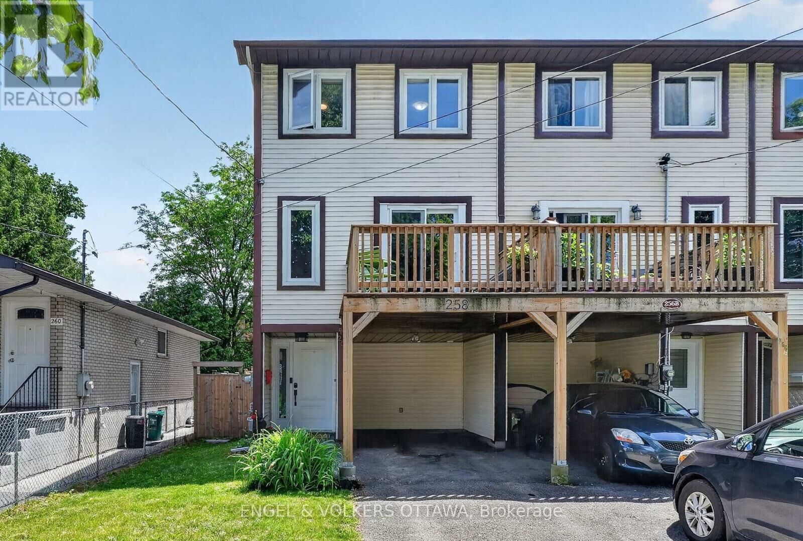 Property Photo:  258 Carillon Street  ON K1L 5X6 