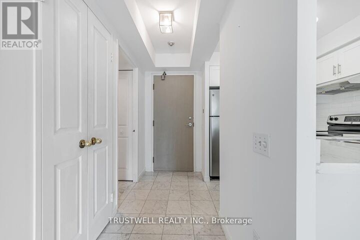 Property Photo: 942 Yonge Street 503 ON M4W 3S8