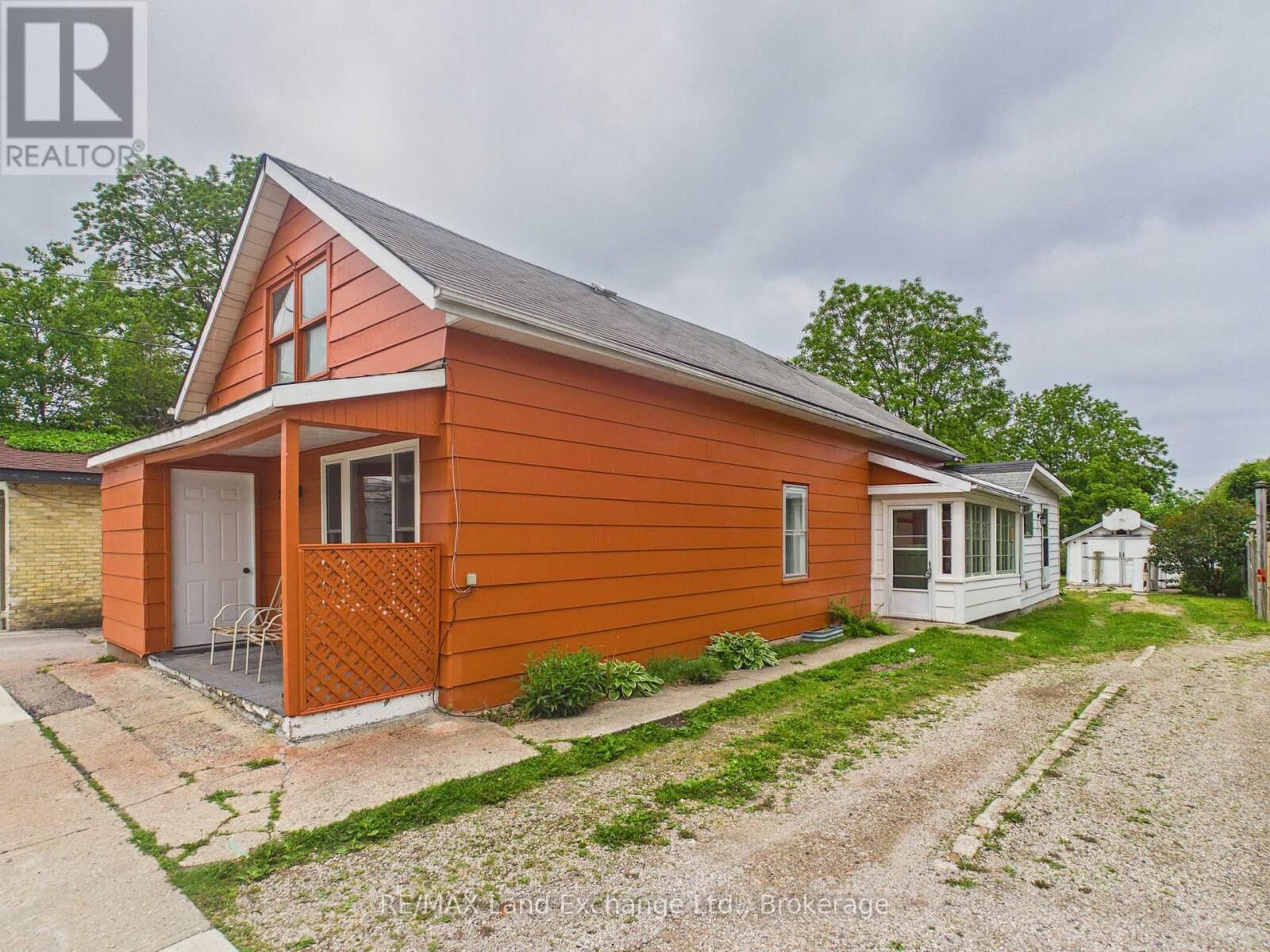 Property Photo:  538 Queen Street  ON N2Z 2Y9 