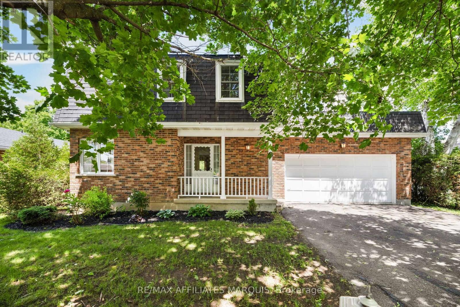 Property Photo:  15 Glenview Crescent  ON K7H 2L1 