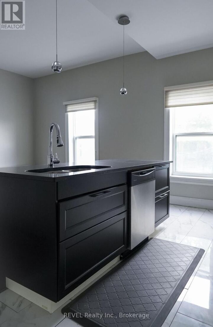 Property Photo:  18 Clairmont Street 2  ON L2V 1R1 
