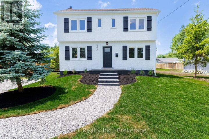Property Photo:  299 First Avenue  ON L3C 1Z1 