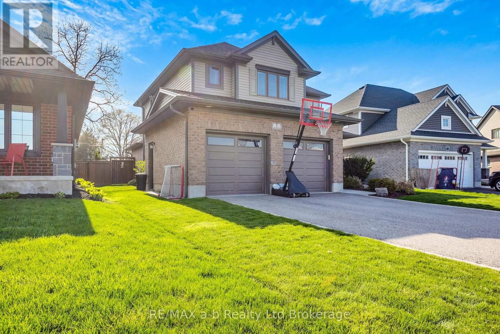 Property Photo: 7 Arnold Street ON N4G 0G9
