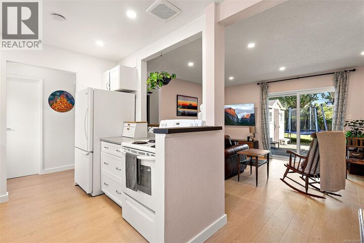 Property Photo:  7675 East Saanich Road 10  BC V8M 1L9 
