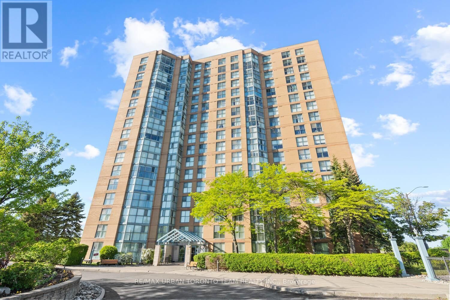 Property Photo: 90 Dale Avenue 306 ON M1J 3N4