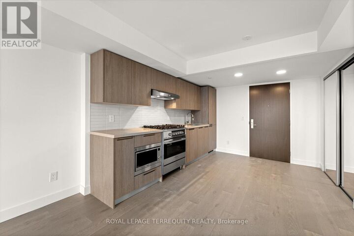 Property Photo: 160 Kingsway Crescent 213 ON M8X 0B5