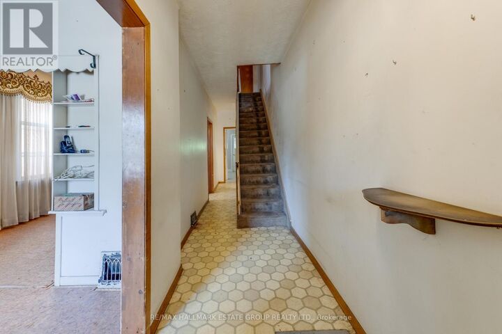 Property Photo:  160 Coxwell Avenue  ON M4L 3B2 