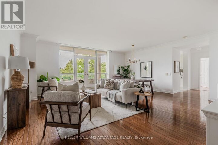 Property Photo:  9 Boardwalk Drive 321  ON M4L 6T1 