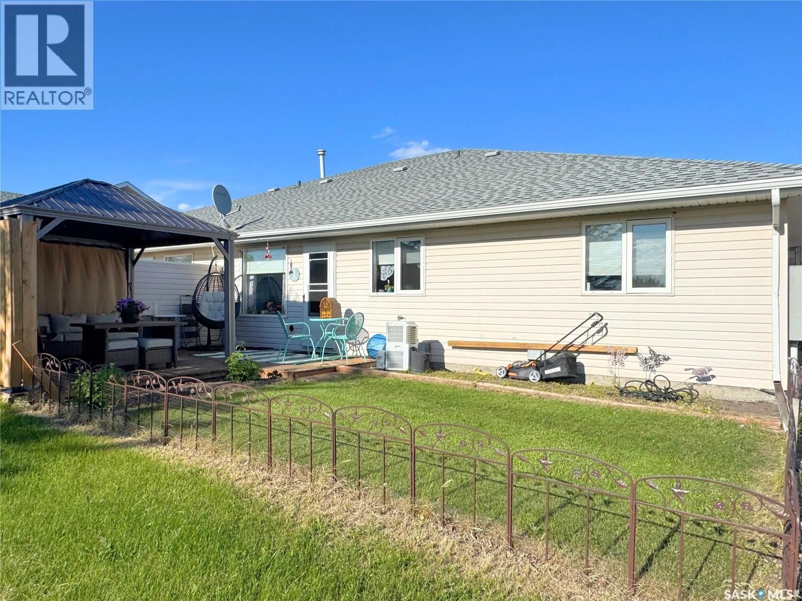 Property Photo:  103 30 Russell Drive  SK S3N 4C6 