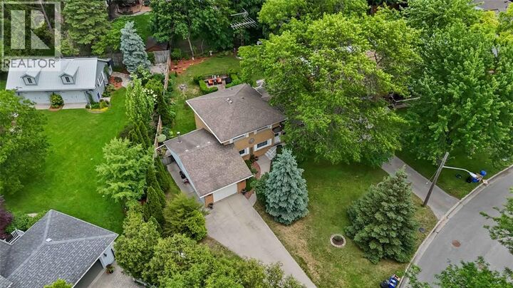 Photo de la propriété:  870 McKay Avenue  ON N7V 3V4 