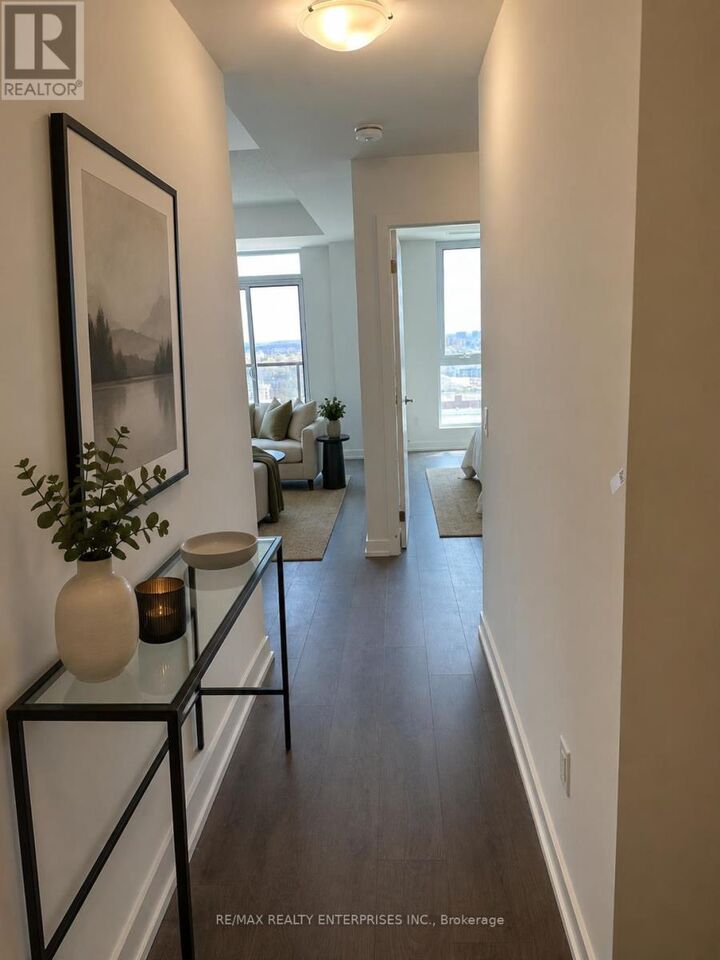 Property Photo:  55 Duke Street 1904  ON N2H 0C9 
