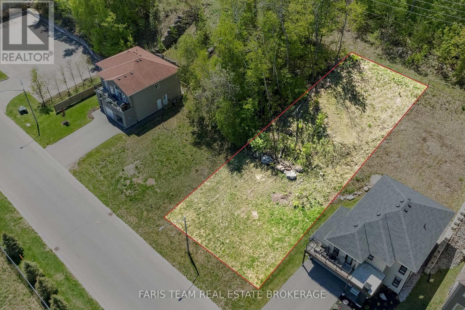 Property Photo:  722 Aberdeen Boulevard  ON L4R 5P1 