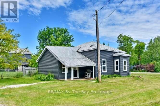 Property Photo:  11 Edward Street West  ON L0M 1G0 