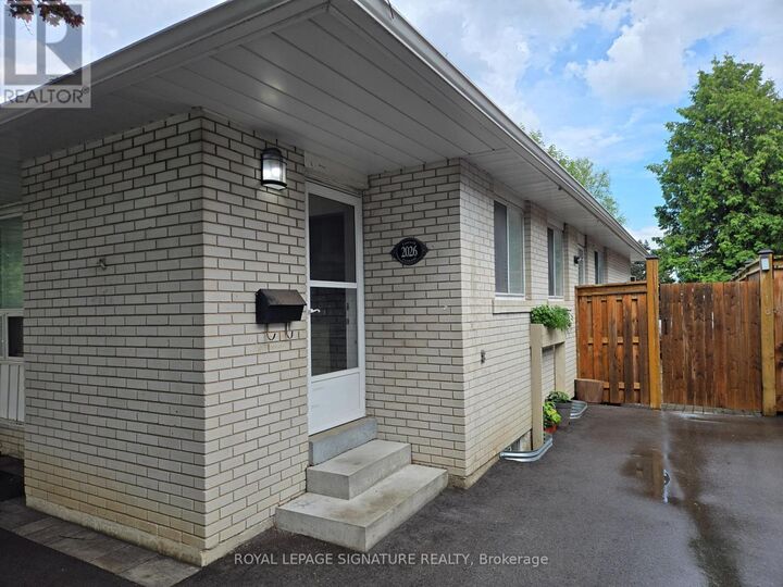 Property Photo:  2026 Fontwell Crescent B  ON L5J 2G7 