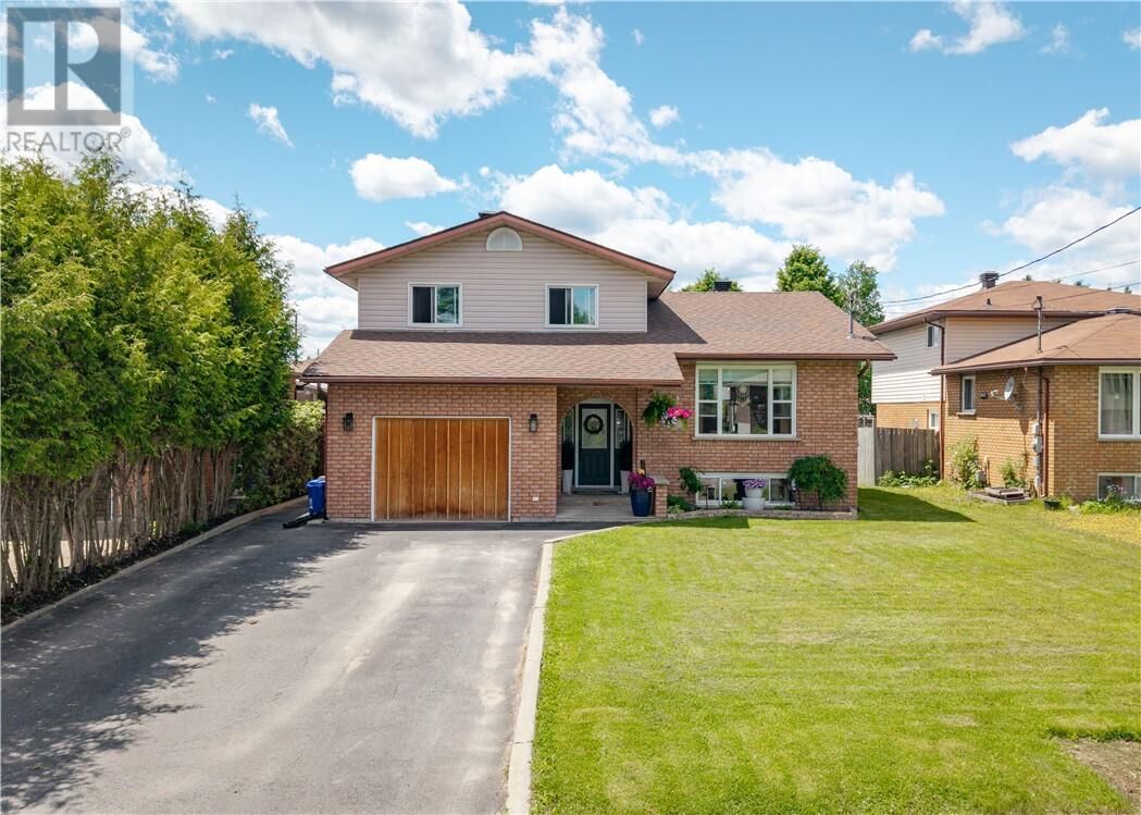 Property Photo: 3825 Macmillan Drive ON P3N 1R7