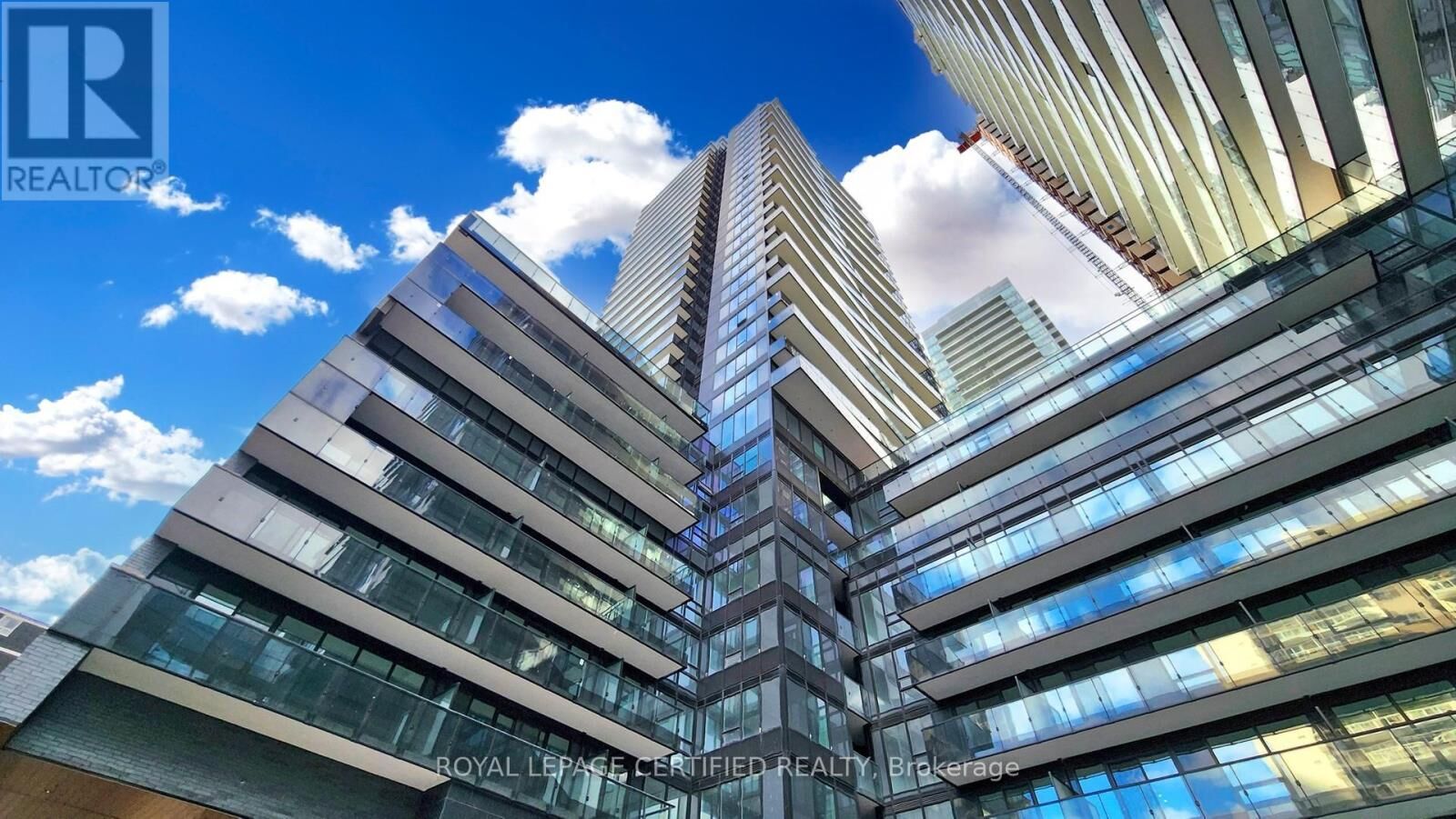 Property Photo: 127 Broadway Avenue 1701 ON M4V 1P4