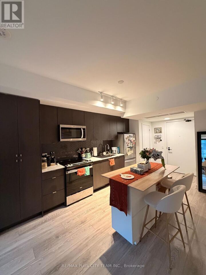 Property Photo: 1604 Charles Street 412 ON L1N 0P2