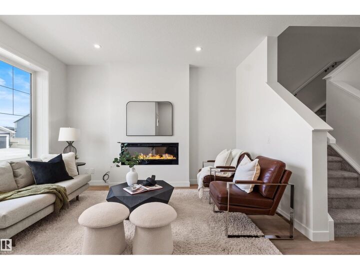 Property Photo: 5749 Hawthorn Cm SW AB T6X 3K8
