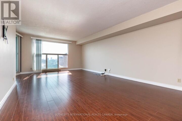 Property Photo:  77 Harbour Square 2210  ON M5J 2S2 